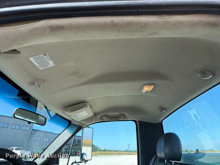 image for item DZ4849 2004 Chevrolet Silverado 3500 utility bed pickup truck