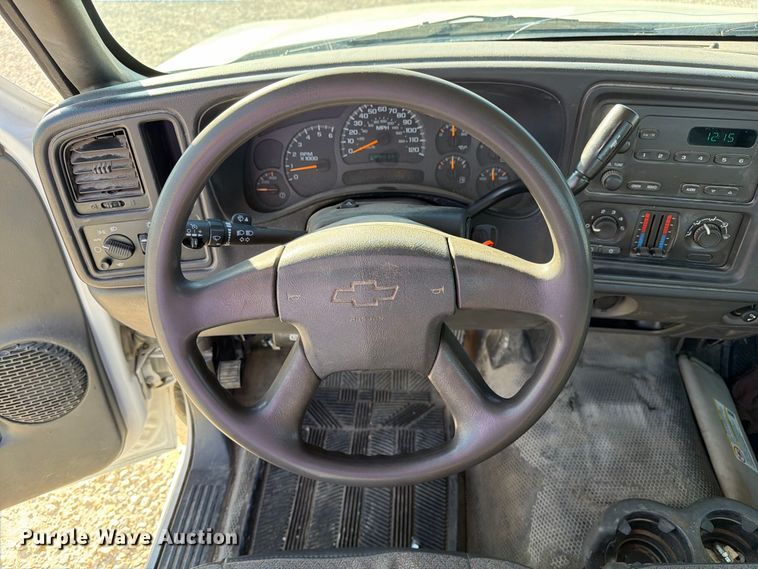 image for item DZ4849 2004 Chevrolet Silverado 3500 utility bed pickup truck