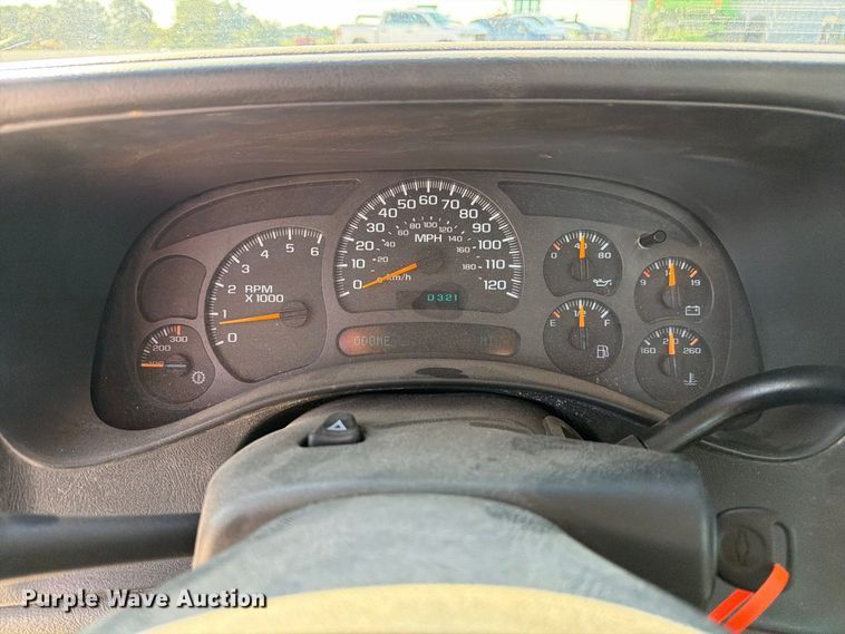 image for item DZ4849 2004 Chevrolet Silverado 3500 utility bed pickup truck