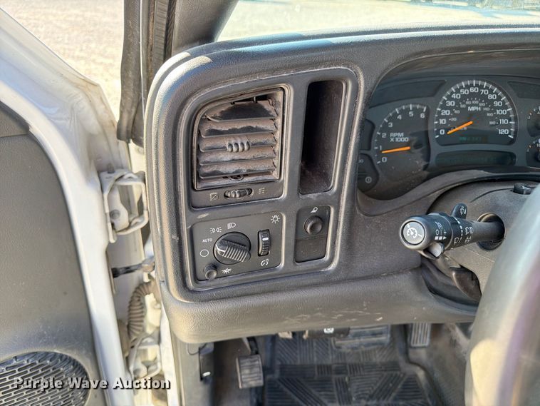 image for item DZ4849 2004 Chevrolet Silverado 3500 utility bed pickup truck