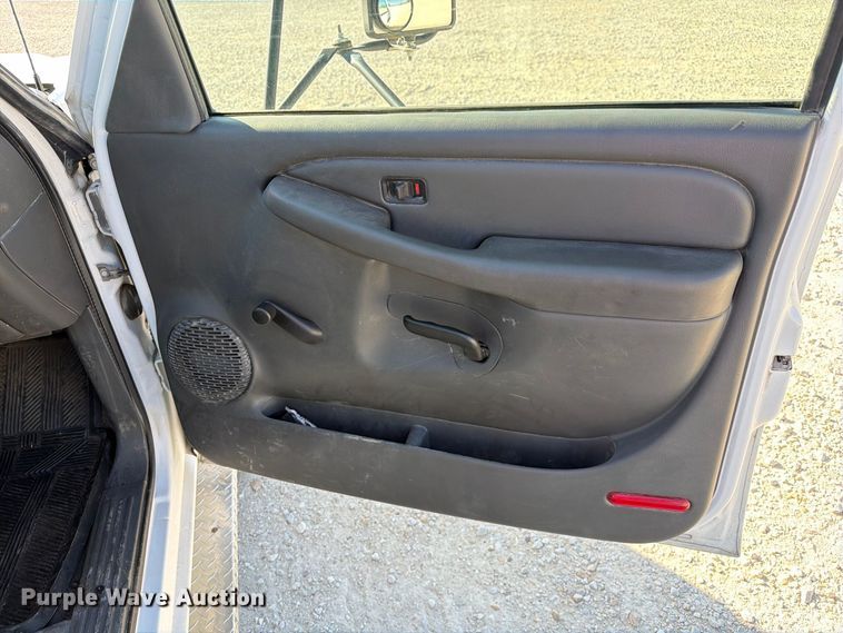image for item DZ4849 2004 Chevrolet Silverado 3500 utility bed pickup truck