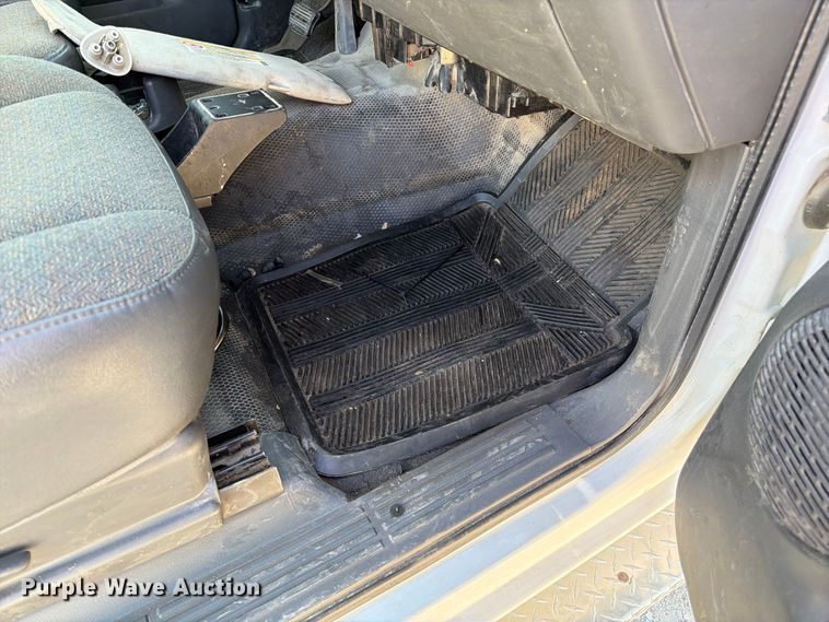 image for item DZ4849 2004 Chevrolet Silverado 3500 utility bed pickup truck