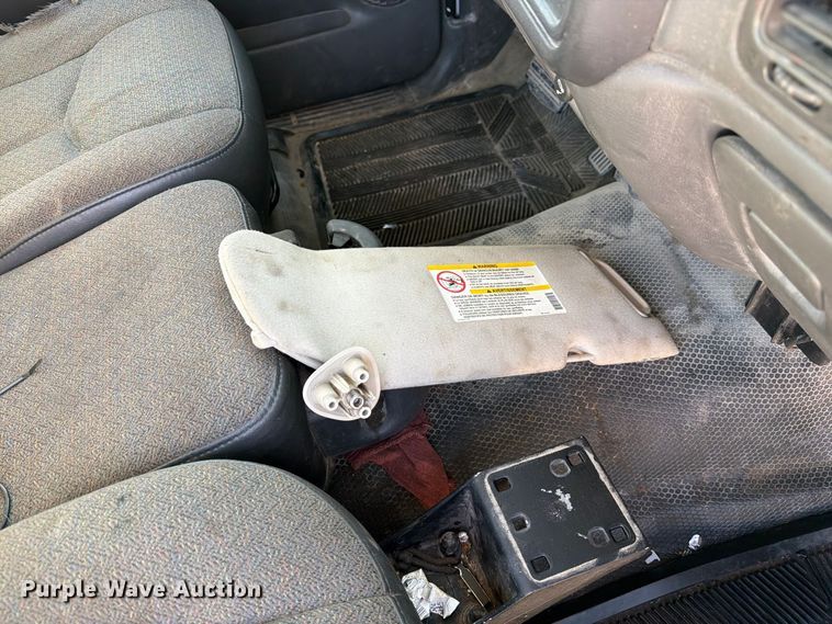 image for item DZ4849 2004 Chevrolet Silverado 3500 utility bed pickup truck