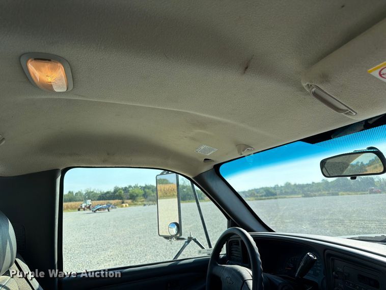 image for item DZ4849 2004 Chevrolet Silverado 3500 utility bed pickup truck