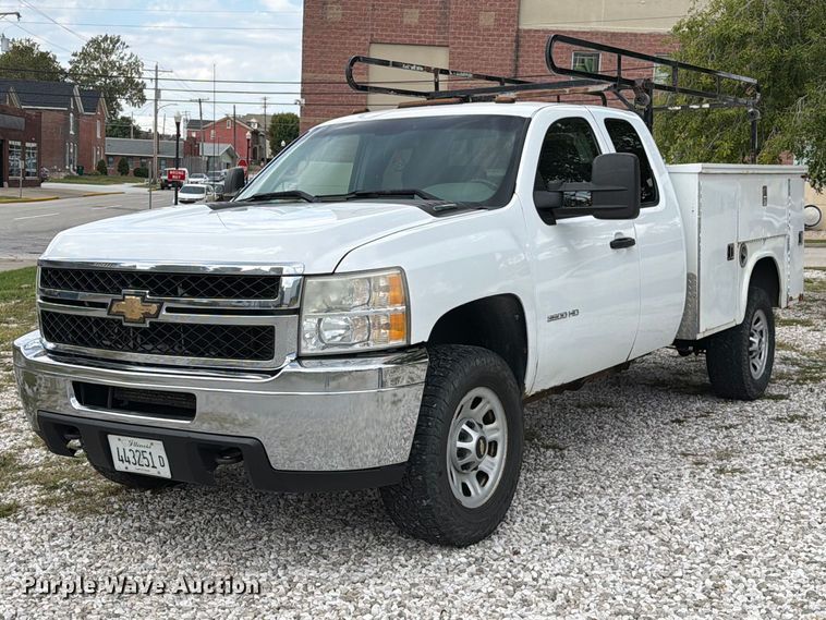 2011 Chevrolet Silverado 3500HD Ext. Cab utility bed pickup truck