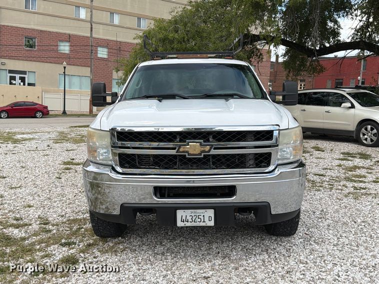 image for item DZ4851 2011 Chevrolet Silverado 3500HD Ext. Cab utility bed pickup truck