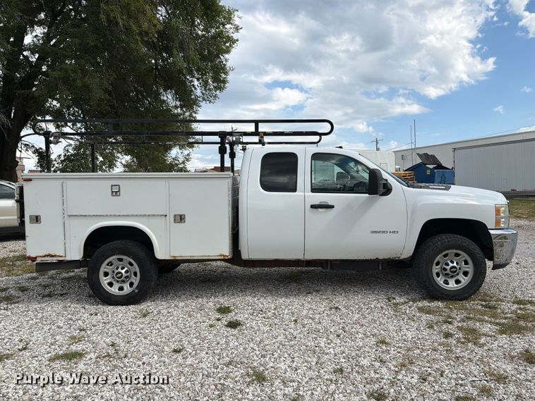 image for item DZ4851 2011 Chevrolet Silverado 3500HD Ext. Cab utility bed pickup truck