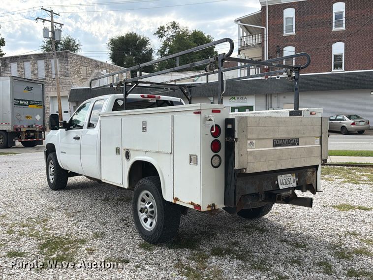 image for item DZ4851 2011 Chevrolet Silverado 3500HD Ext. Cab utility bed pickup truck