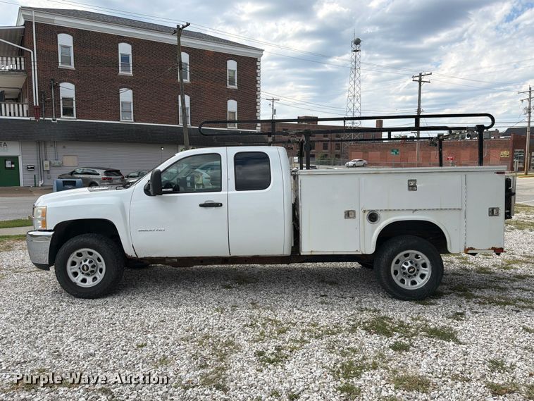 image for item DZ4851 2011 Chevrolet Silverado 3500HD Ext. Cab utility bed pickup truck