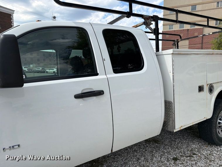 image for item DZ4851 2011 Chevrolet Silverado 3500HD Ext. Cab utility bed pickup truck