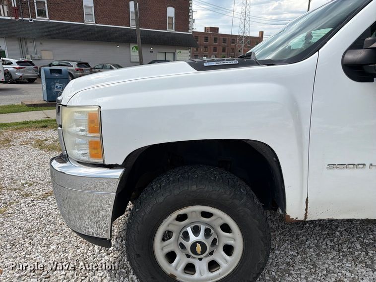 image for item DZ4851 2011 Chevrolet Silverado 3500HD Ext. Cab utility bed pickup truck