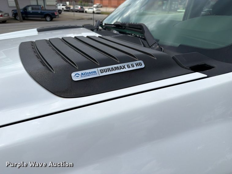 image for item DZ4851 2011 Chevrolet Silverado 3500HD Ext. Cab utility bed pickup truck