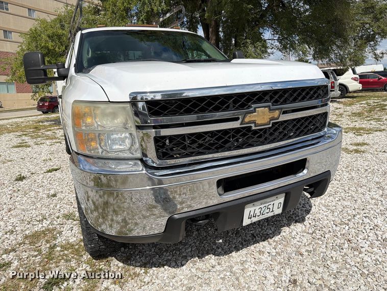 image for item DZ4851 2011 Chevrolet Silverado 3500HD Ext. Cab utility bed pickup truck