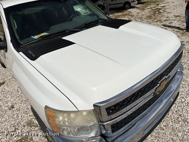 image for item DZ4851 2011 Chevrolet Silverado 3500HD Ext. Cab utility bed pickup truck