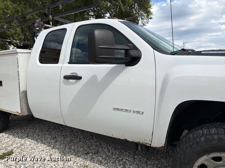 image for item DZ4851 2011 Chevrolet Silverado 3500HD Ext. Cab utility bed pickup truck