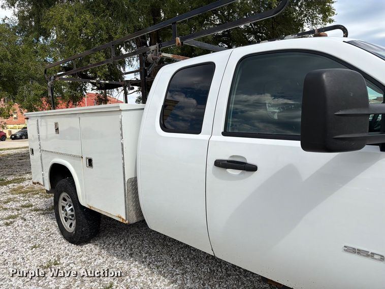 image for item DZ4851 2011 Chevrolet Silverado 3500HD Ext. Cab utility bed pickup truck