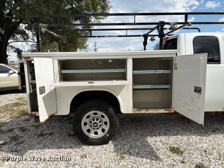image for item DZ4851 2011 Chevrolet Silverado 3500HD Ext. Cab utility bed pickup truck