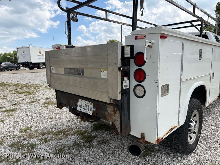 image for item DZ4851 2011 Chevrolet Silverado 3500HD Ext. Cab utility bed pickup truck