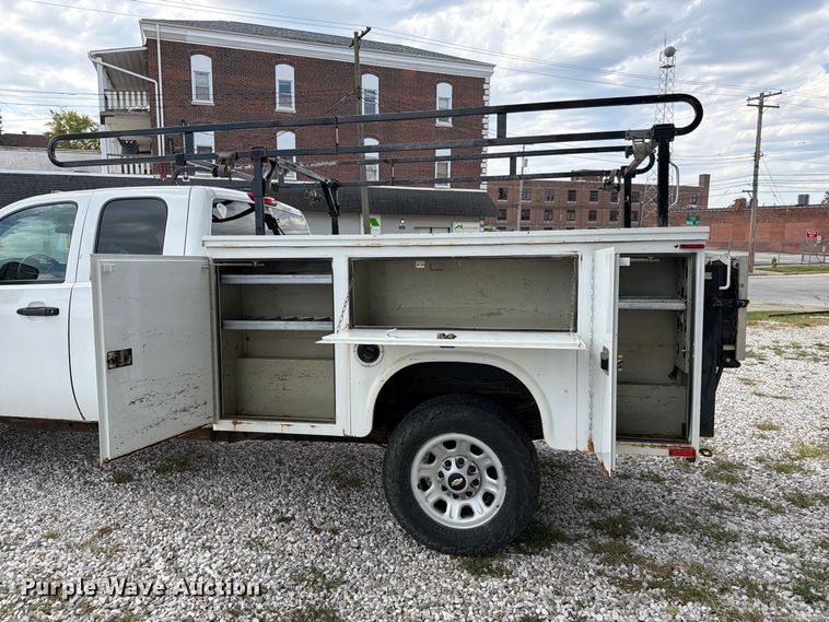 image for item DZ4851 2011 Chevrolet Silverado 3500HD Ext. Cab utility bed pickup truck