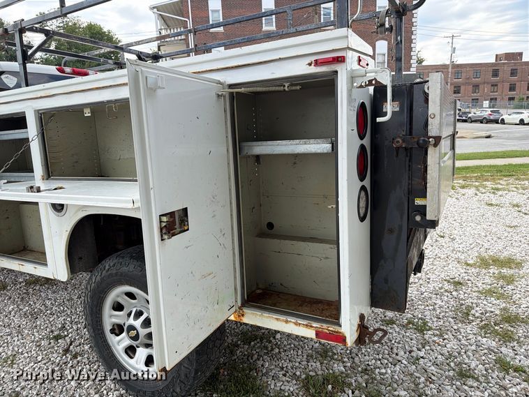 image for item DZ4851 2011 Chevrolet Silverado 3500HD Ext. Cab utility bed pickup truck