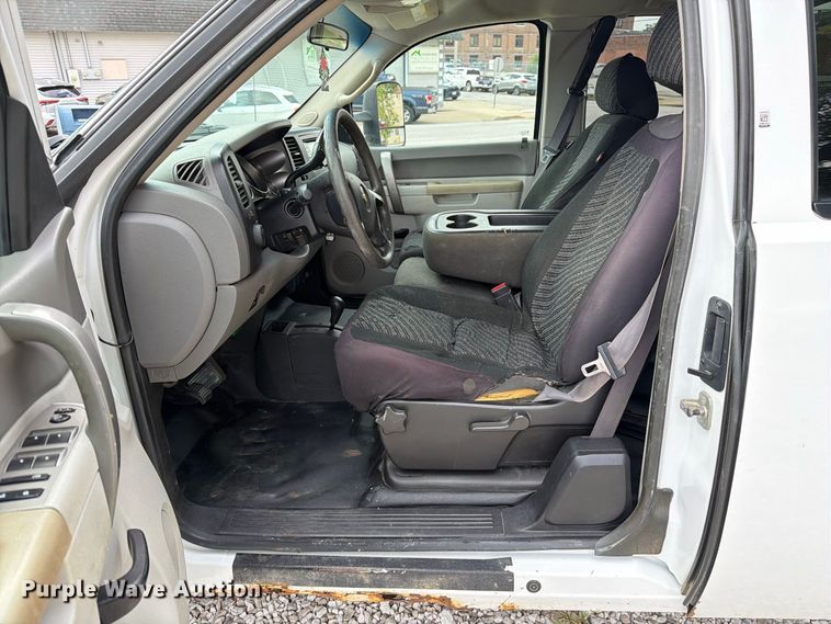 image for item DZ4851 2011 Chevrolet Silverado 3500HD Ext. Cab utility bed pickup truck