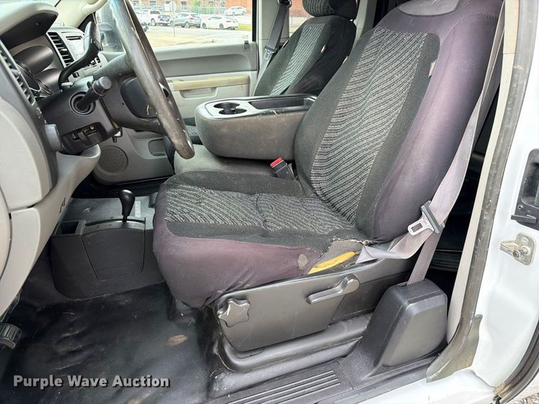 image for item DZ4851 2011 Chevrolet Silverado 3500HD Ext. Cab utility bed pickup truck