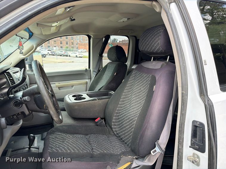 image for item DZ4851 2011 Chevrolet Silverado 3500HD Ext. Cab utility bed pickup truck