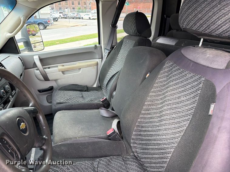 image for item DZ4851 2011 Chevrolet Silverado 3500HD Ext. Cab utility bed pickup truck