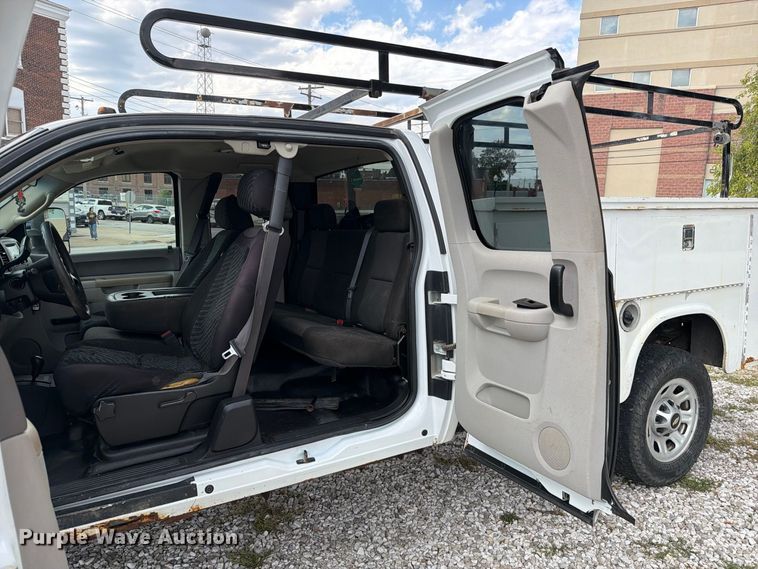 image for item DZ4851 2011 Chevrolet Silverado 3500HD Ext. Cab utility bed pickup truck