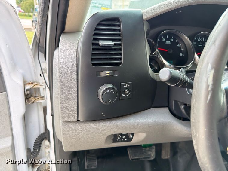 image for item DZ4851 2011 Chevrolet Silverado 3500HD Ext. Cab utility bed pickup truck