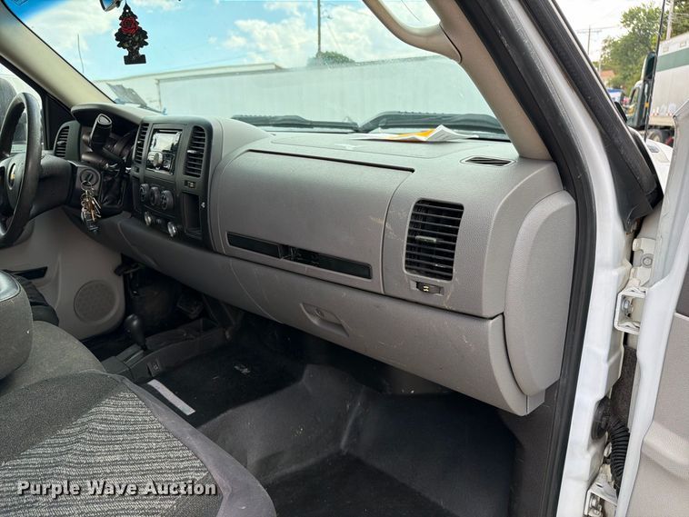 image for item DZ4851 2011 Chevrolet Silverado 3500HD Ext. Cab utility bed pickup truck