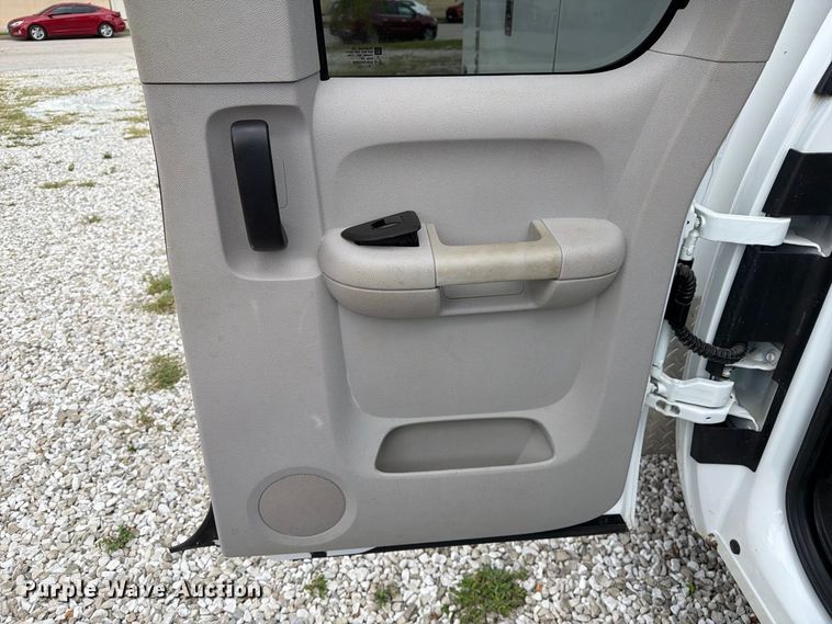 image for item DZ4851 2011 Chevrolet Silverado 3500HD Ext. Cab utility bed pickup truck