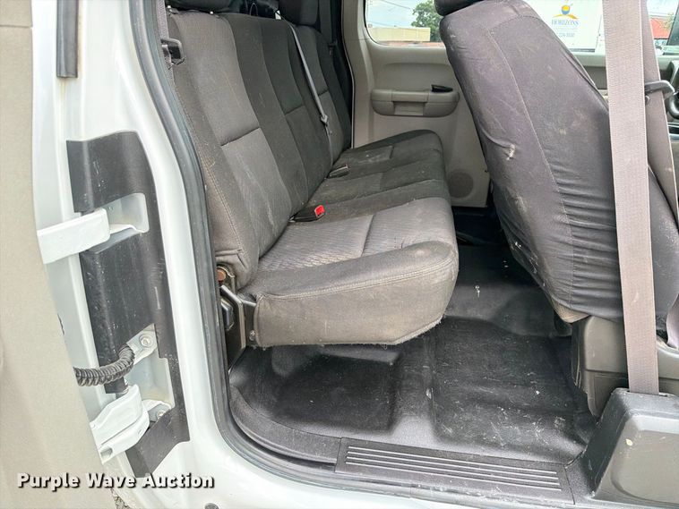 image for item DZ4851 2011 Chevrolet Silverado 3500HD Ext. Cab utility bed pickup truck