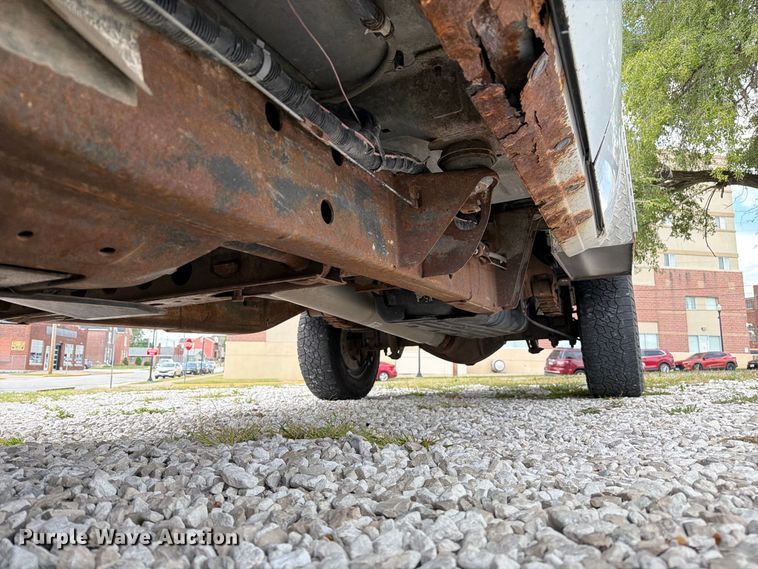 image for item DZ4851 2011 Chevrolet Silverado 3500HD Ext. Cab utility bed pickup truck