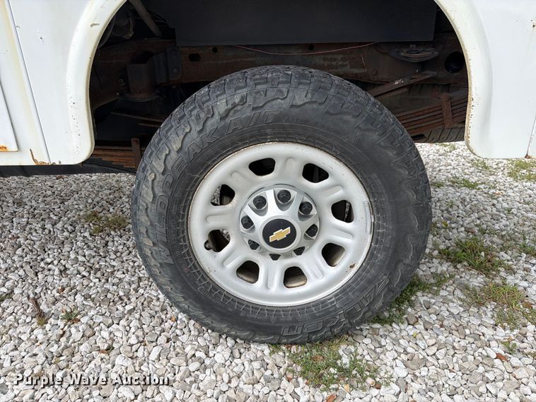 image for item DZ4851 2011 Chevrolet Silverado 3500HD Ext. Cab utility bed pickup truck