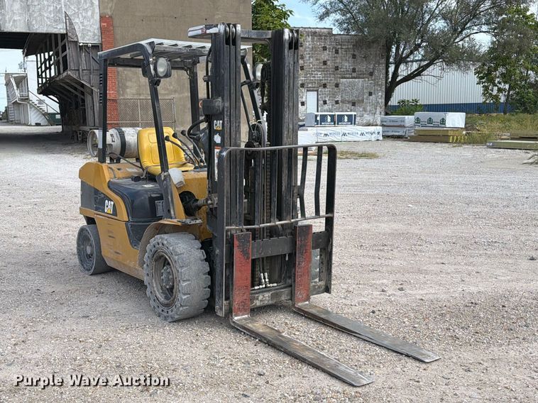 image for item DZ4856 Caterpillar P6000 forklift