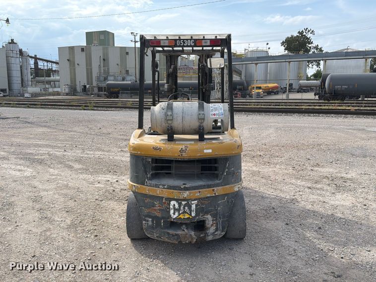 image for item DZ4856 Caterpillar P6000 forklift