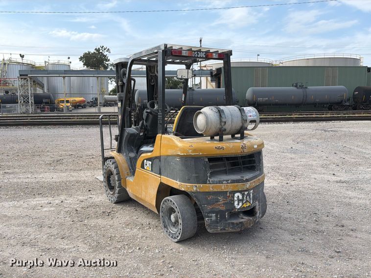 image for item DZ4856 Caterpillar P6000 forklift