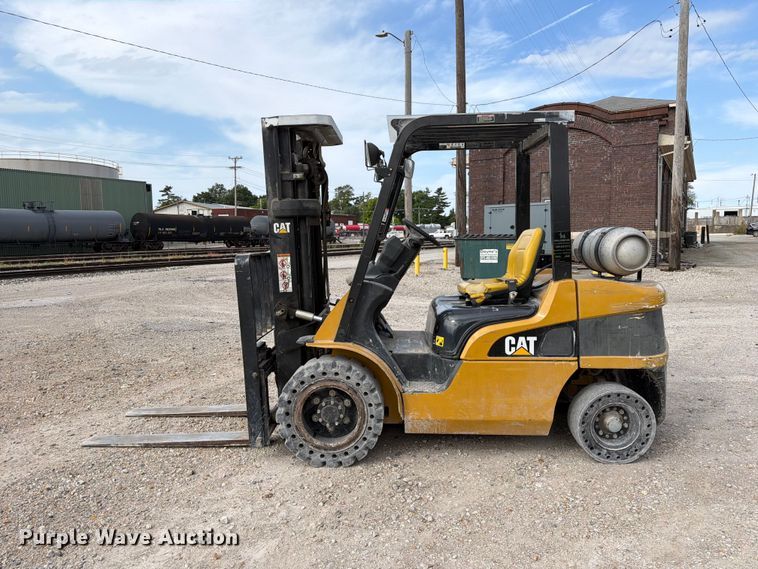 image for item DZ4856 Caterpillar P6000 forklift