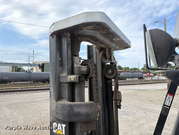 image for item DZ4856 Caterpillar P6000 forklift