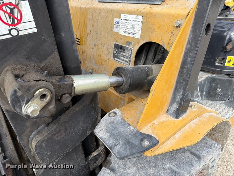 image for item DZ4856 Caterpillar P6000 forklift