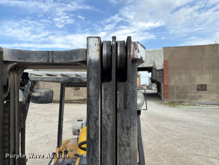 image for item DZ4856 Caterpillar P6000 forklift