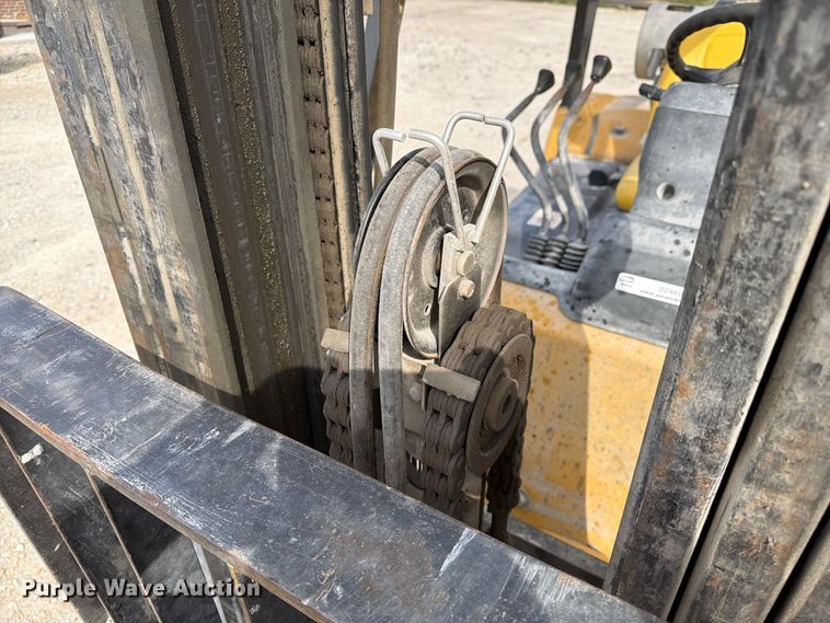 image for item DZ4856 Caterpillar P6000 forklift