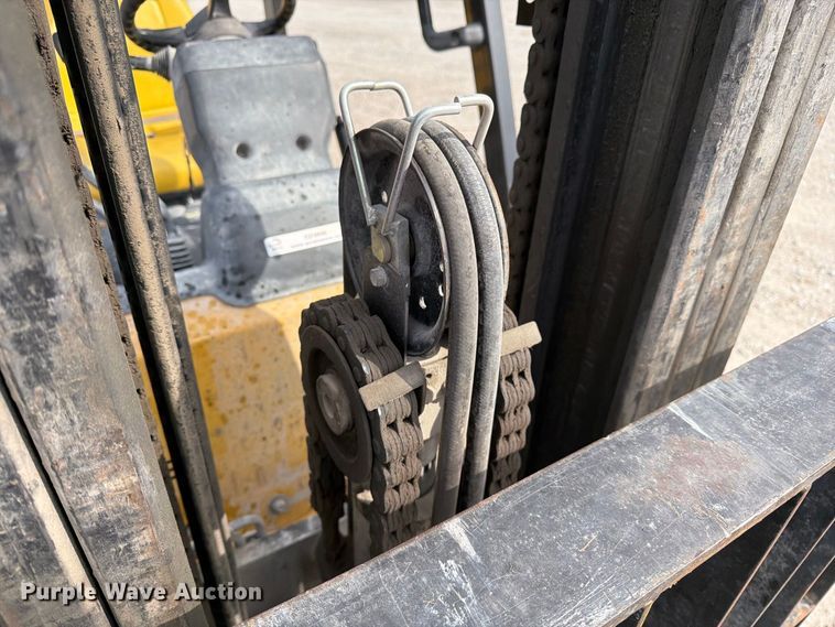 image for item DZ4856 Caterpillar P6000 forklift