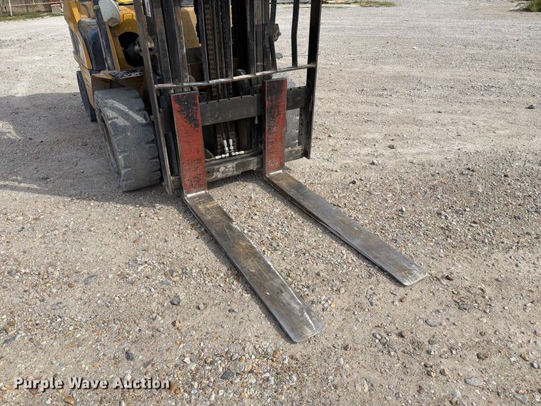 image for item DZ4856 Caterpillar P6000 forklift