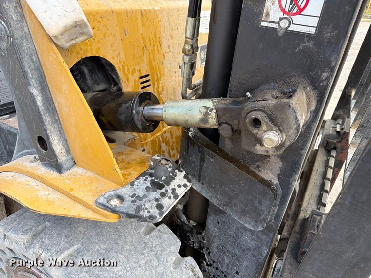 image for item DZ4856 Caterpillar P6000 forklift