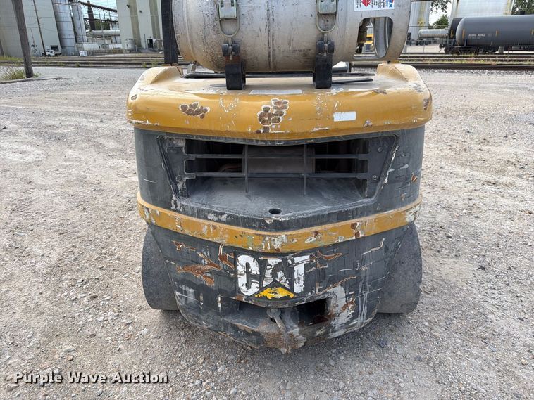 image for item DZ4856 Caterpillar P6000 forklift