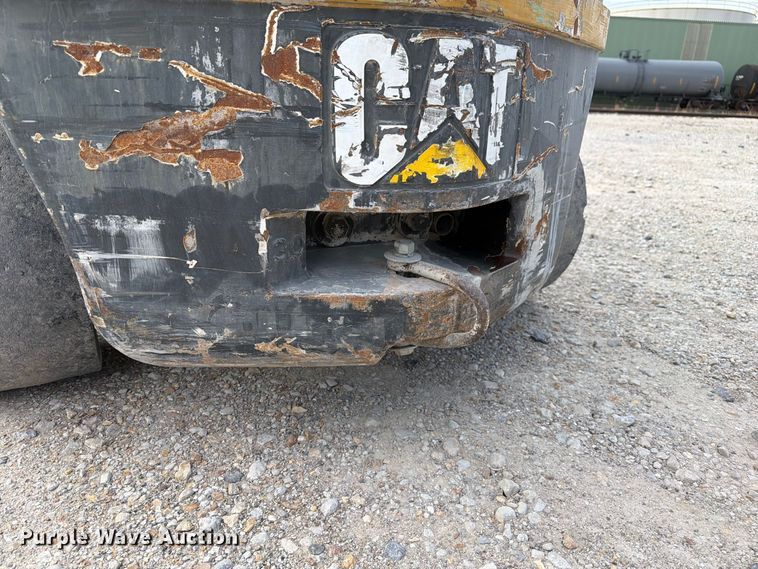 image for item DZ4856 Caterpillar P6000 forklift