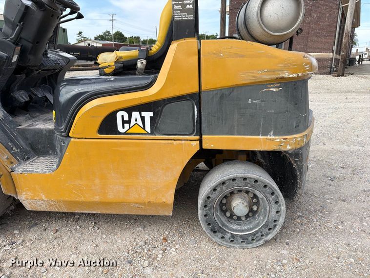 image for item DZ4856 Caterpillar P6000 forklift