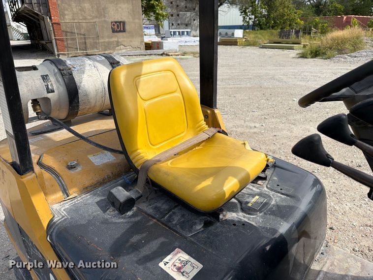 image for item DZ4856 Caterpillar P6000 forklift